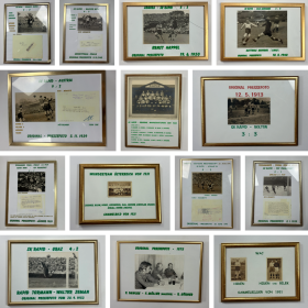 Diverse historische Rapid Wien/ÖFB Pressefotos im Rahmen